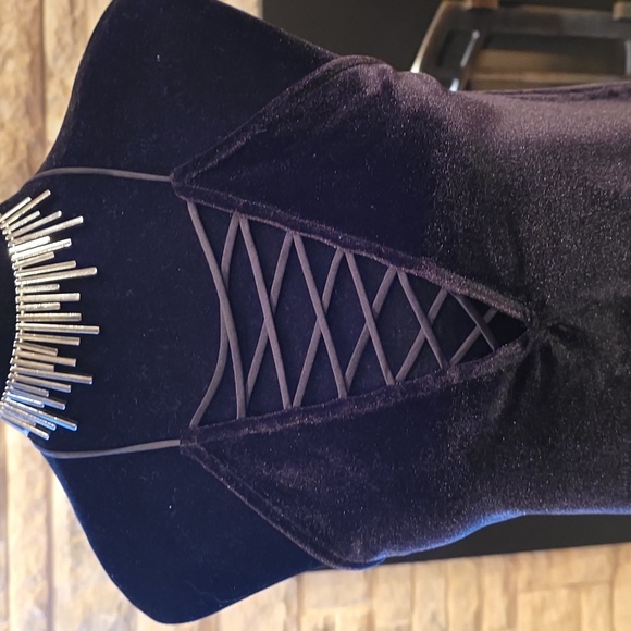 🤑EXPRESS Black Velour Crisscross V Neck Camisole. Size Extra Small 🤑 - Picture 2 of 3